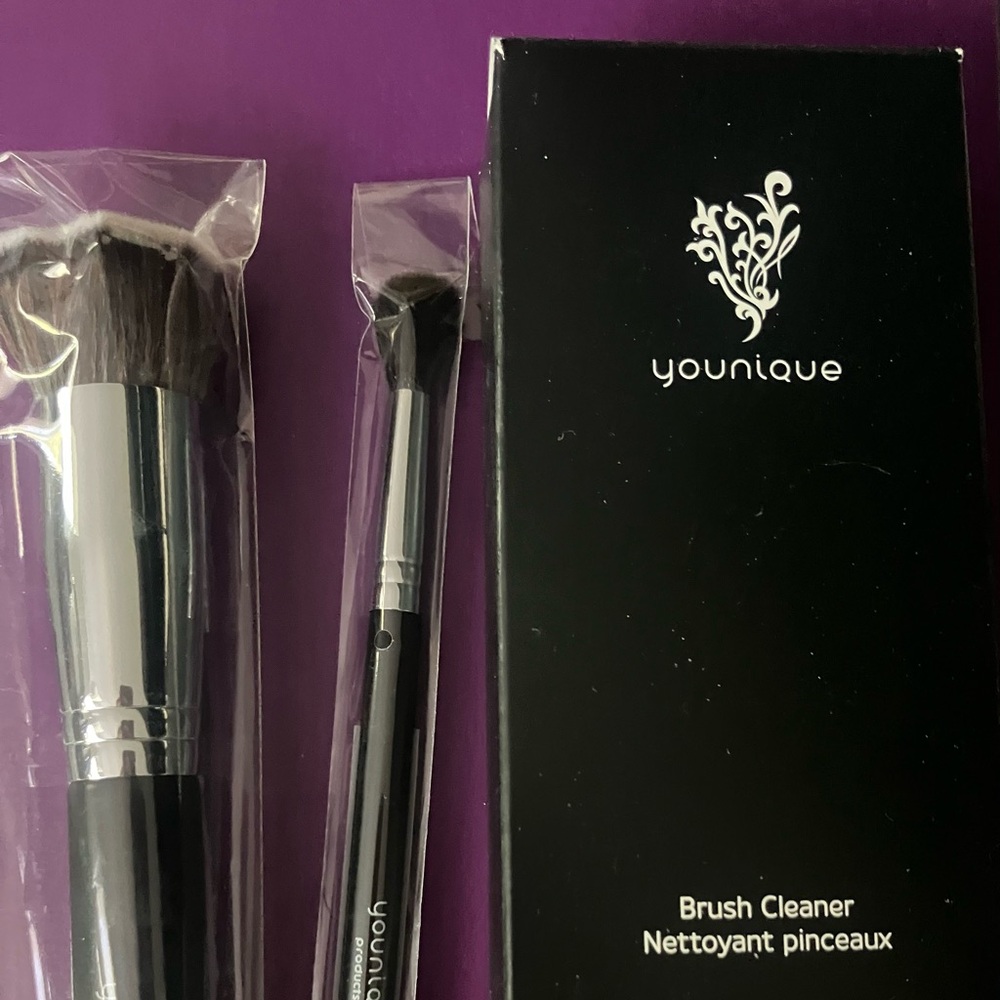 Younique Brush Bundle. NEW.